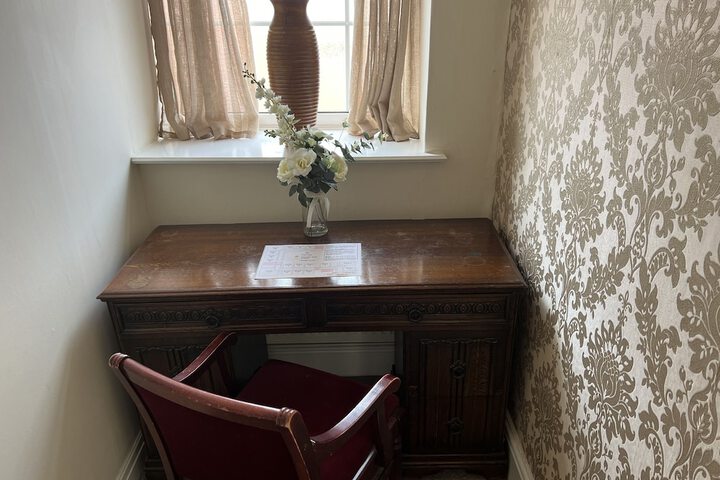 Room 4 of 83