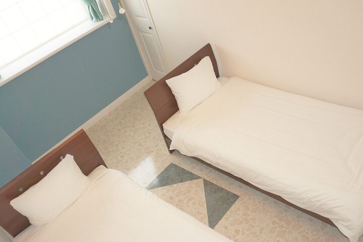 Room 12 of 82