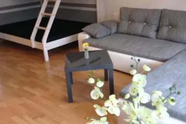 Room 4 of 6
