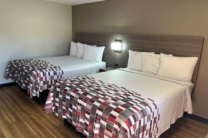 Deluxe 2 Queen Beds (6 of 12)