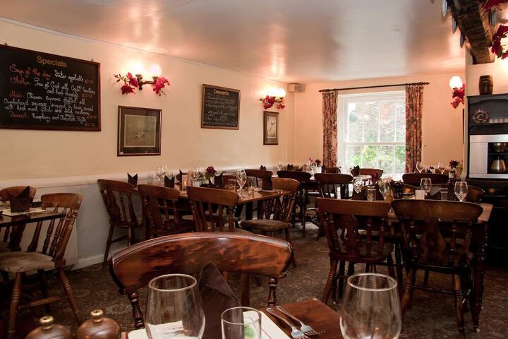 THE KINGS ARMS HOTEL
