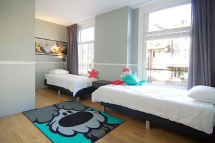 Room 25 of 42