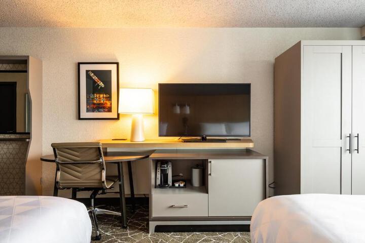 2 Double Beds (6 of 6)