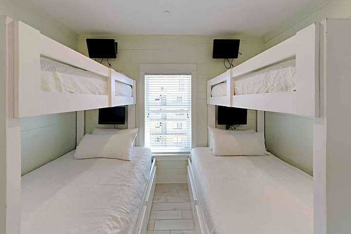 Room 16 of 80
