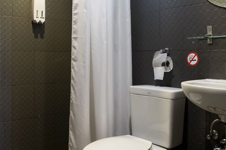 Room 80 of 100