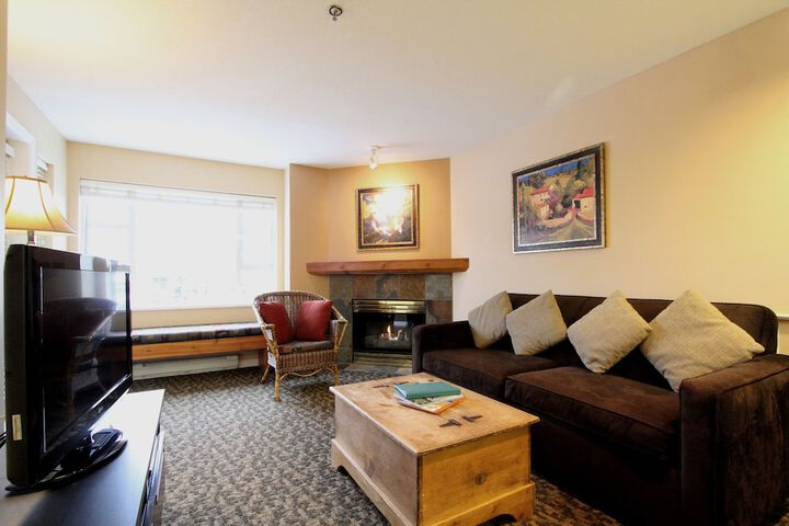 Lounge 45 of 80