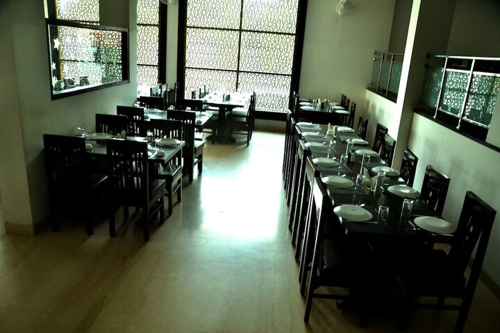 Dining 18 of 23
