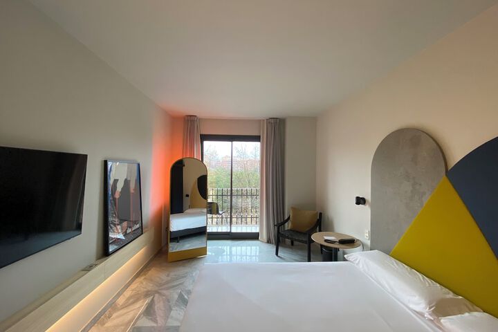 Room 52 of 265