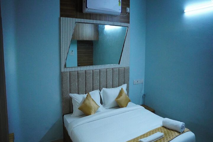 Room 13 of 54