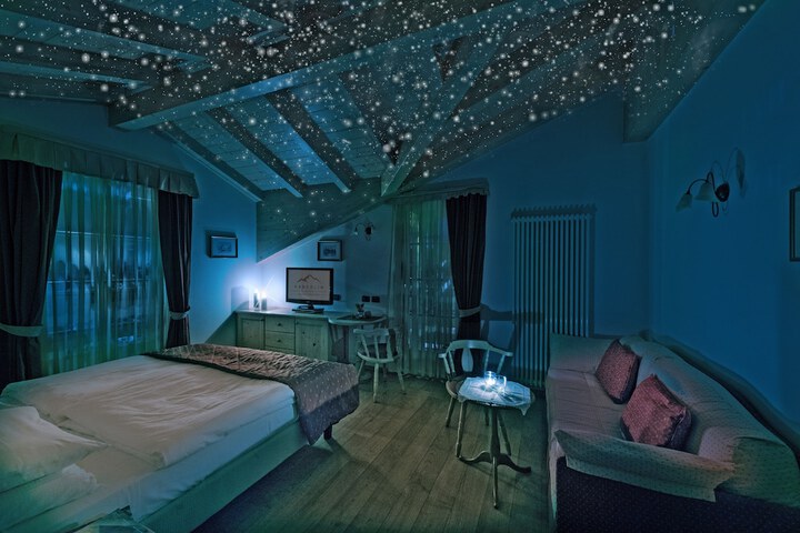 Room 6 of 32