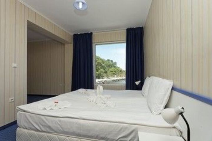 Room 10 of 37