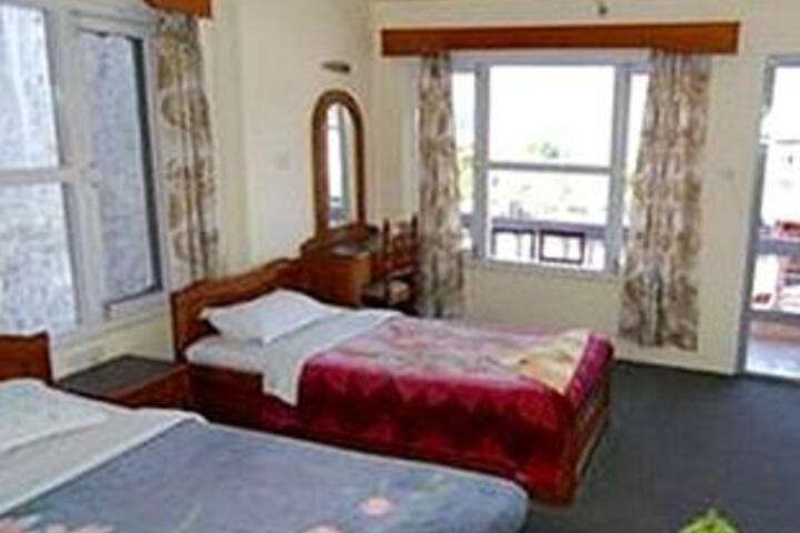 Room 4 of 5