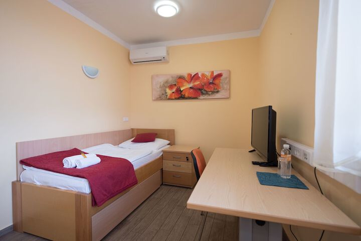 Room 16 of 69