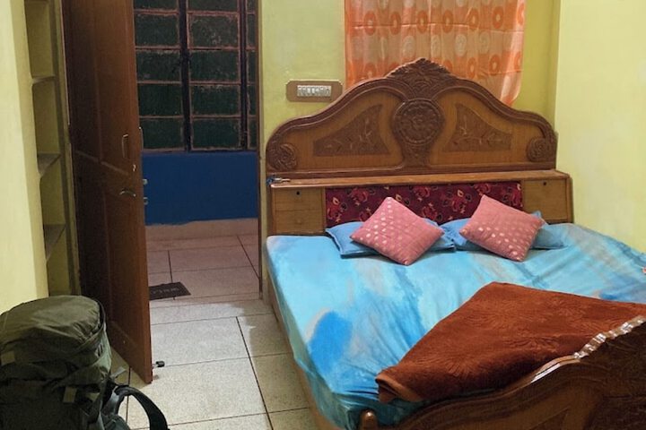 Room 4 of 16