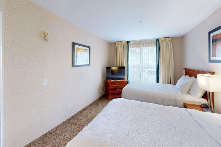 1 King Bed Suite (31 of 36)