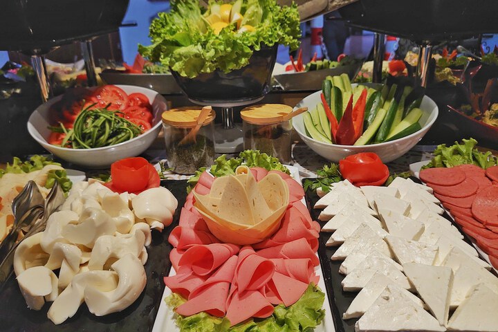 Dining 47 of 65