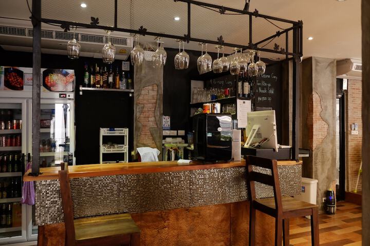 Lounge 70 of 81