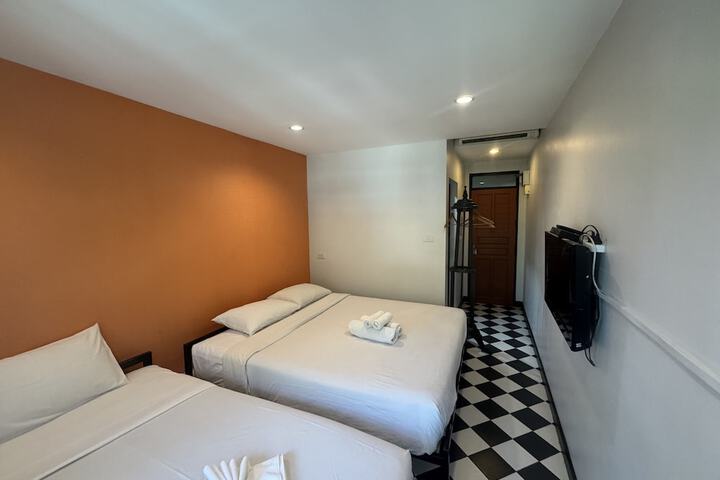 Room 11 of 33