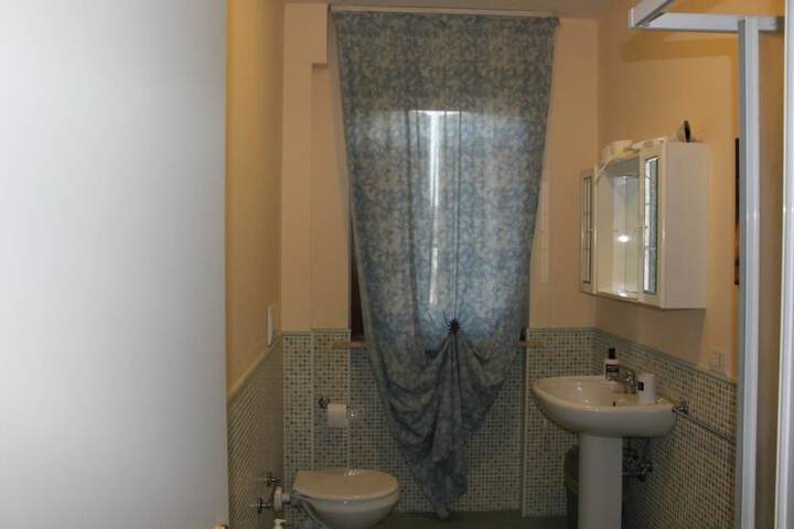 Room 17 of 34