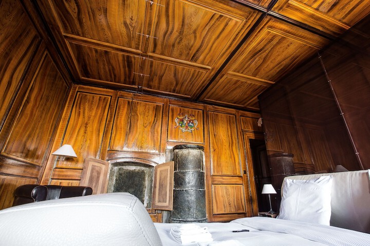 Room 4 of 72