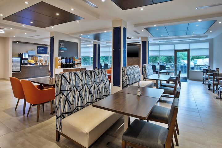 Breakfast/Coffee Service 65 of 86