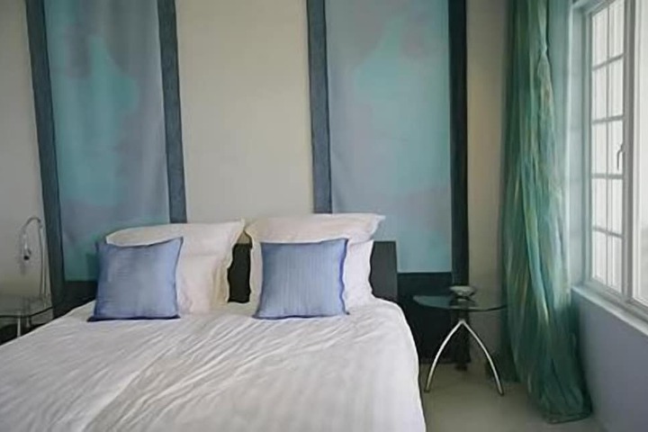 Room 4 of 63