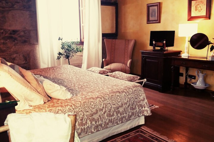 Room 8 of 33