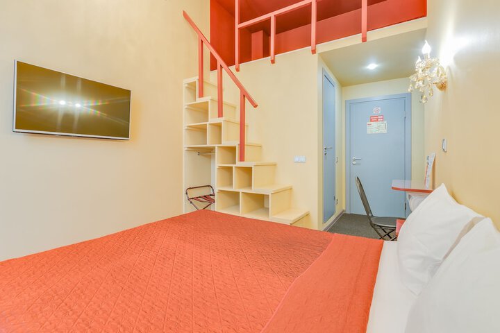 Room 28 of 69