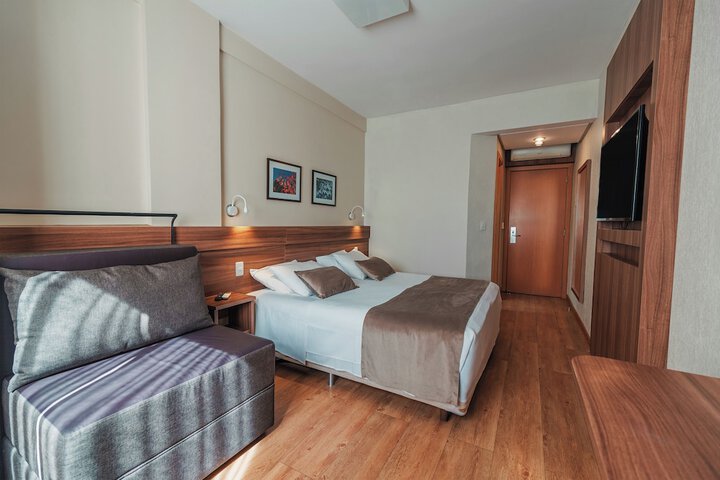Room 8 of 42
