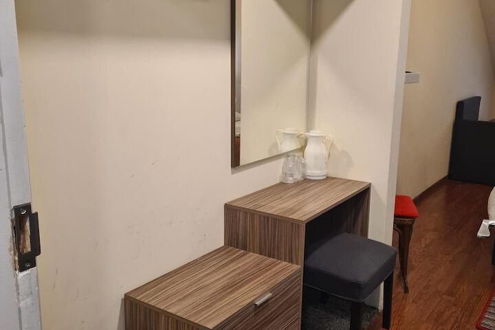 Room 3 of 43