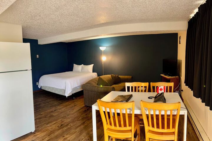 Room 32 of 47