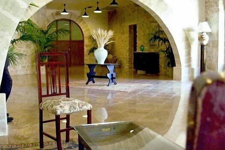 Entrance & Lobby