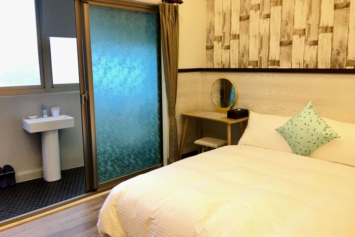 Room 4 of 5