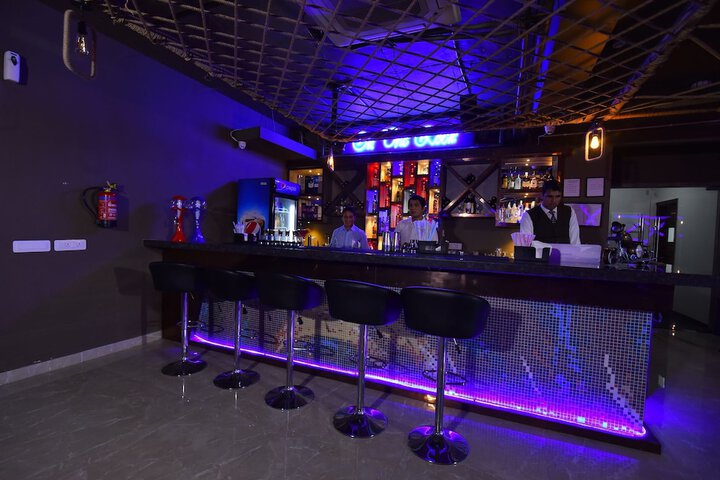 Lounge 20 of 23