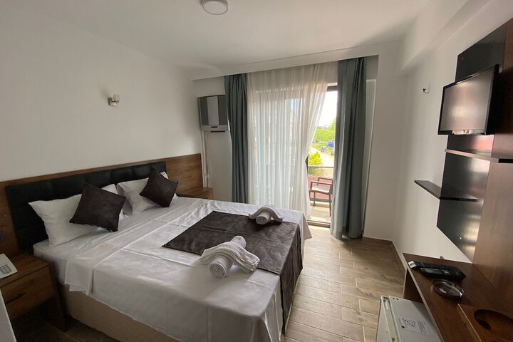 Room 4 of 38