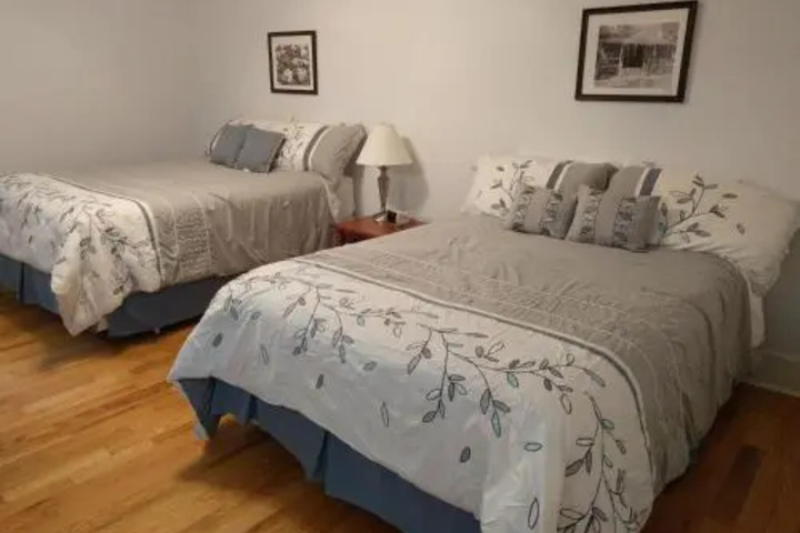 Room 4 of 16