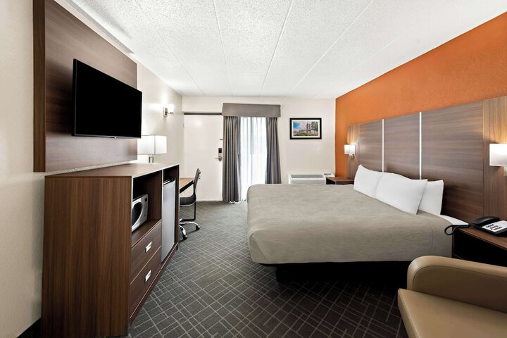 Standard | King Bed (10 of 26)