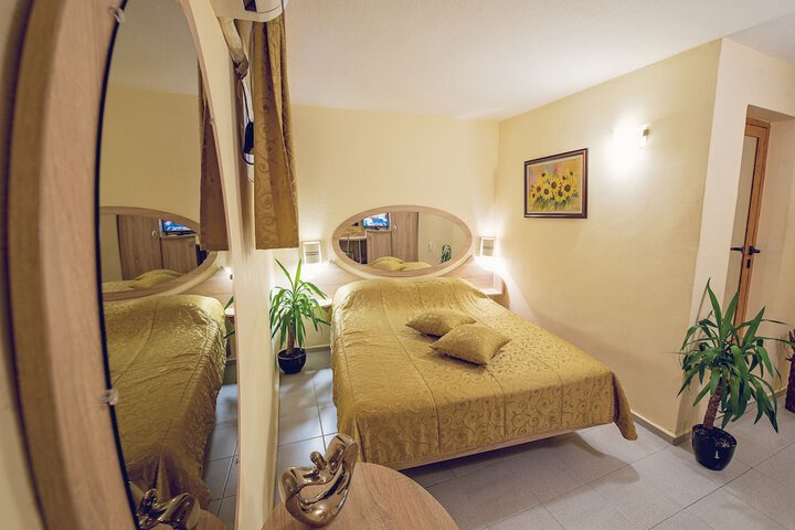 Room 3 of 25