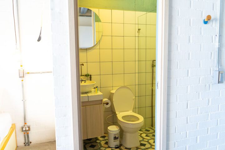 Room 10 of 31