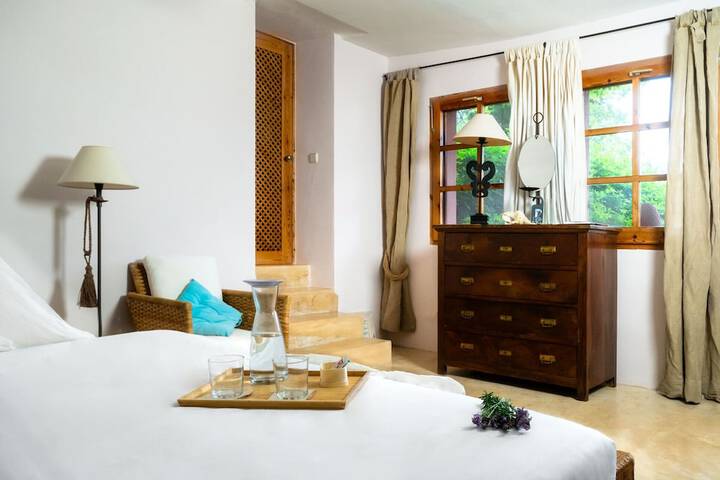 Room 16 of 76