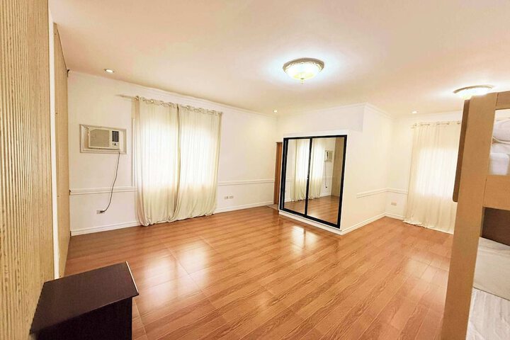 Room 41 of 182