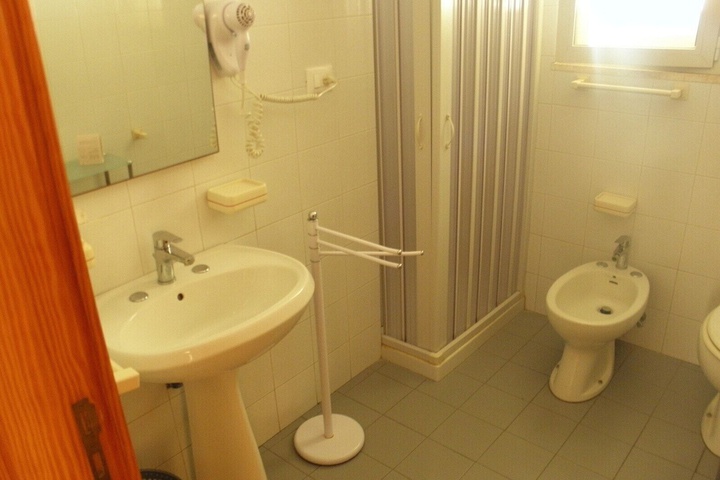 Room 22 of 64