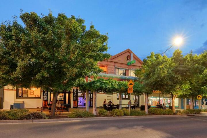 Exterior of Broadway Hotel