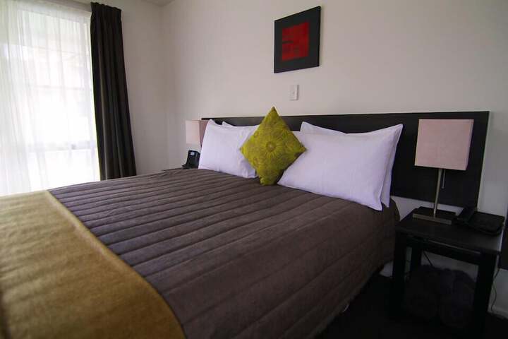 Room 12 of 76