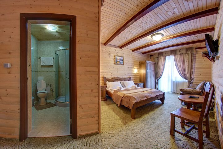 Room 10 of 43