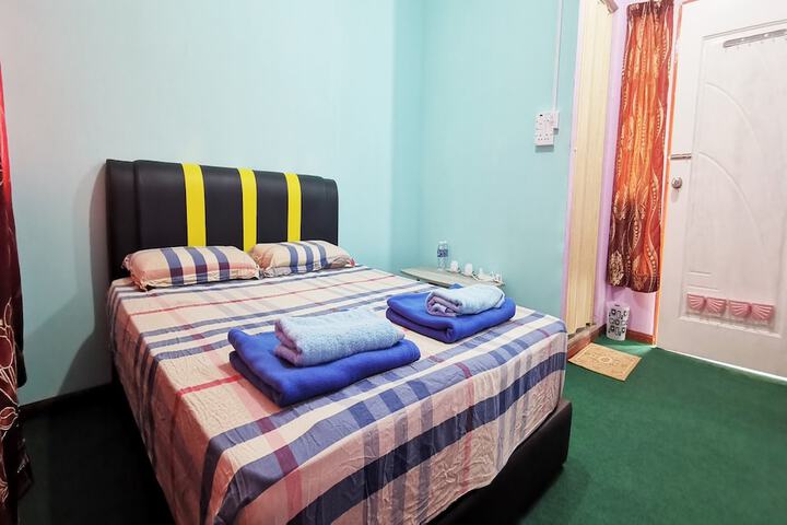 Room 10 of 16