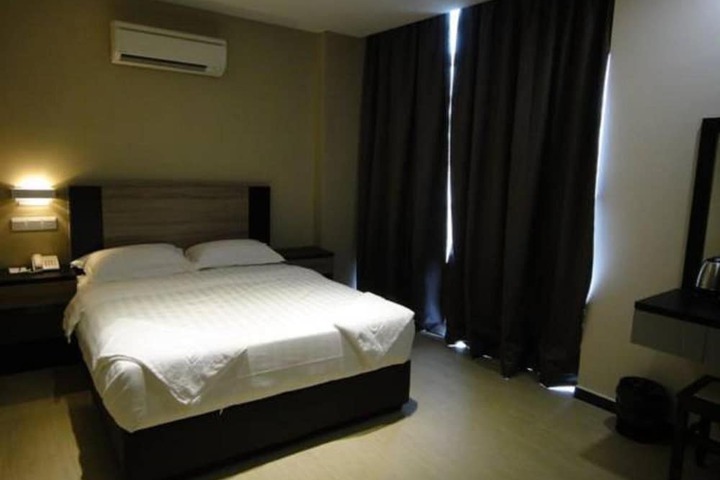 Room 27 of 47