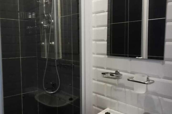 Room 16 of 38