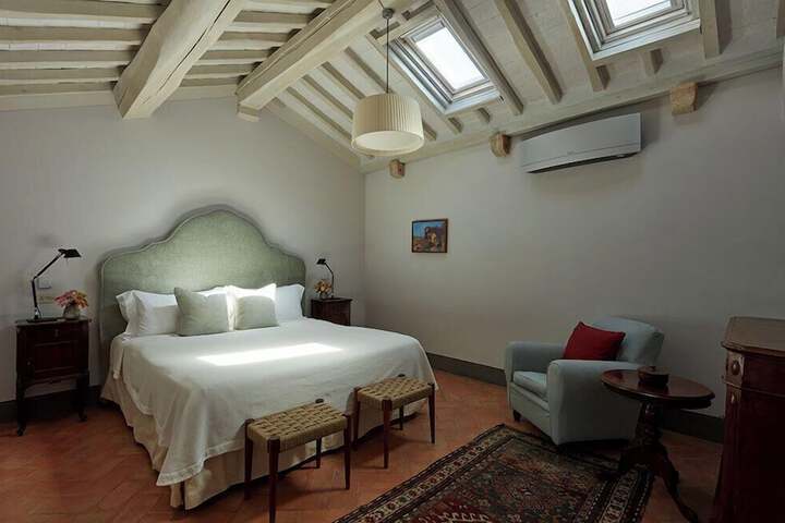 Room 42 of 141