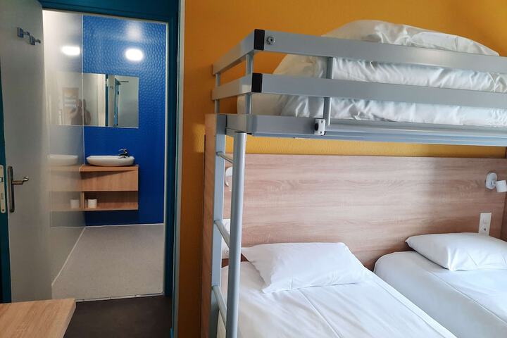 Room 6 of 44